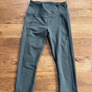 Under Armour Gray Capri Pants - Size Small
